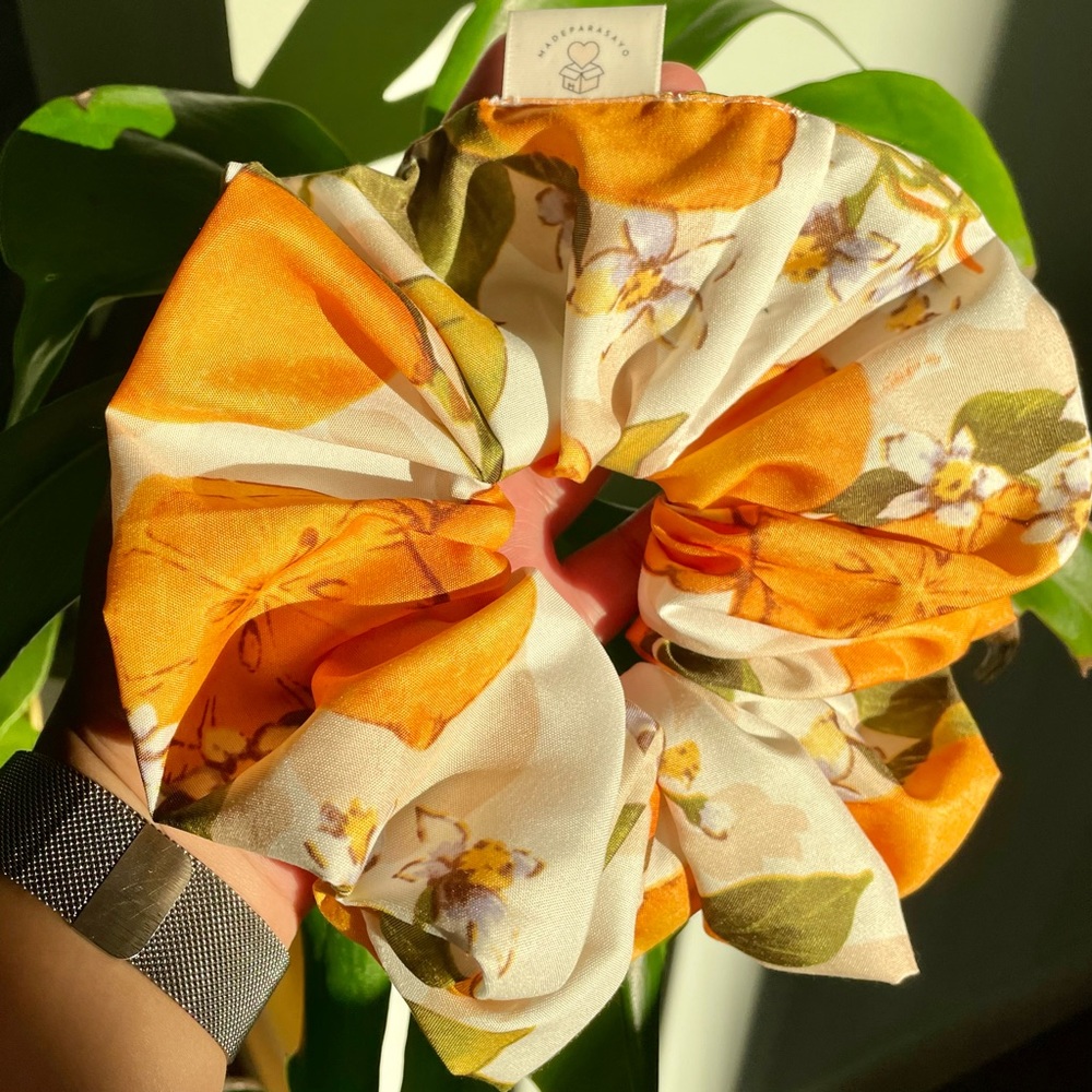 Oversized Lemon Print Scrunchie